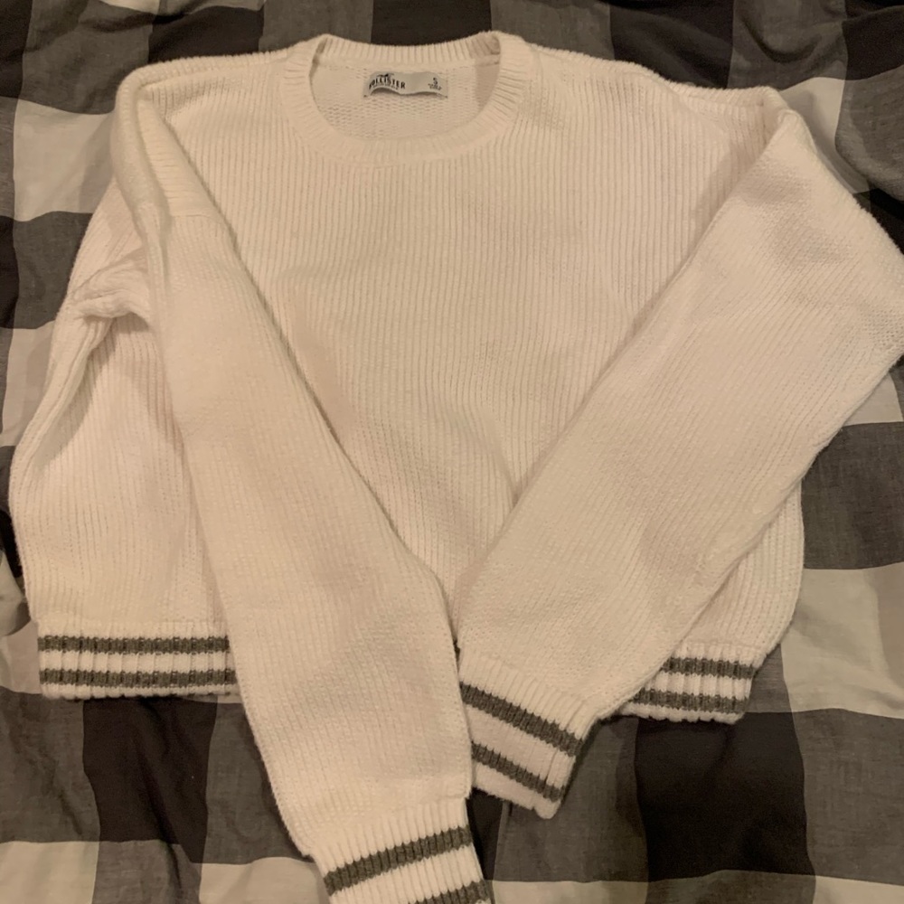 Hollister Cropped Sweater